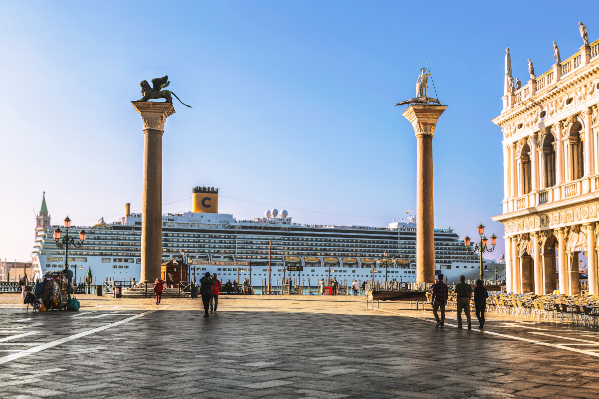 Venezia, la grande fuga delle crociere dalla Laguna: «Futuro a rischio»